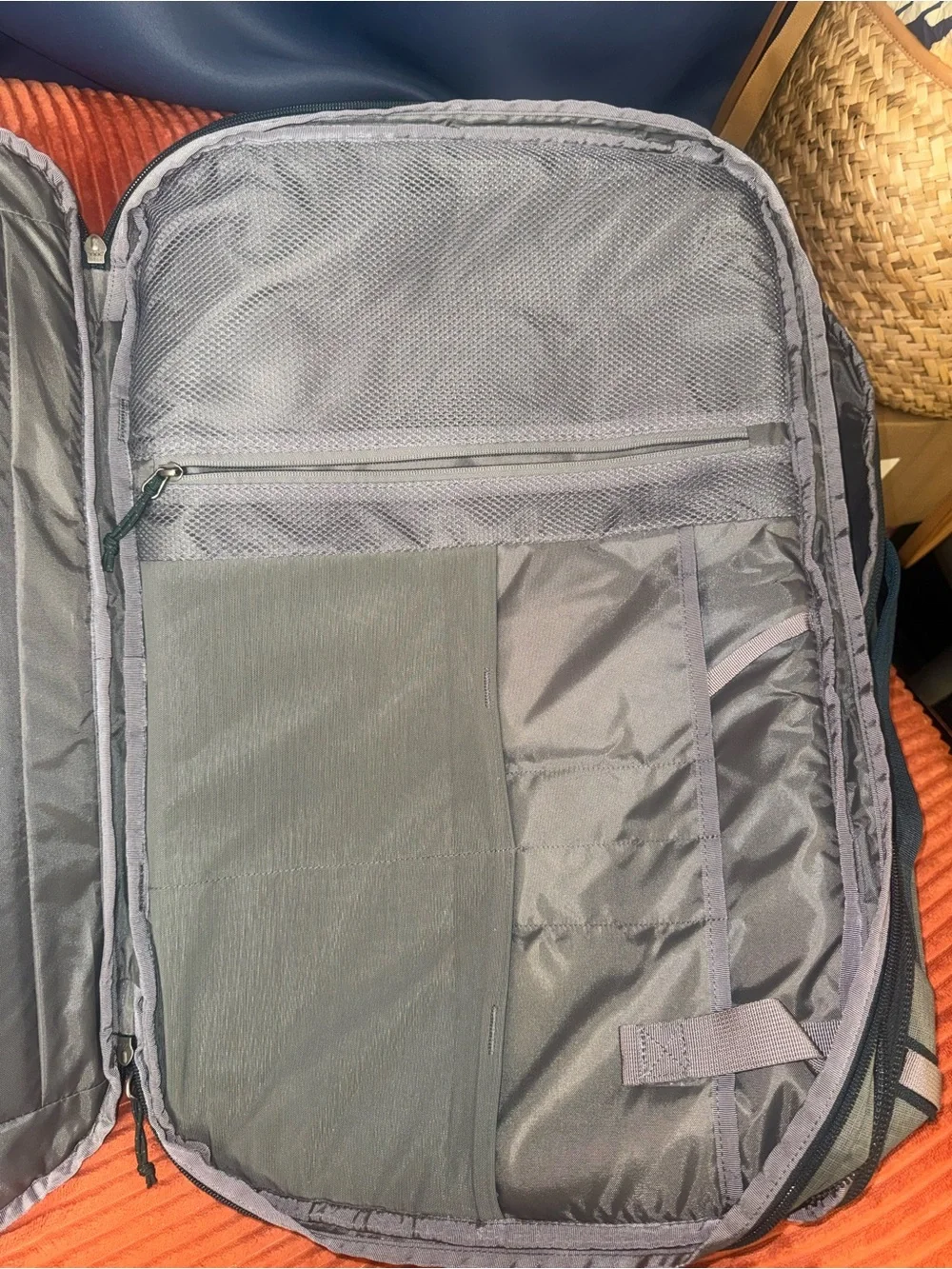 Patagonia Black Hole MLC Convertible BackPack 45L NWOT - Picture 7 of 10